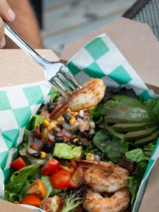 Box lunches don’t have to be BORING!! 🙅🚫 
From signature salads like our Spicy Shrimp + Avocado Salad to sandwich and wrap options for both meat lovers and vegetarians alike to enhancements like our petite Wave of Passion Chocolate Cakes, our box lunches are definitely something your employees will write home about.