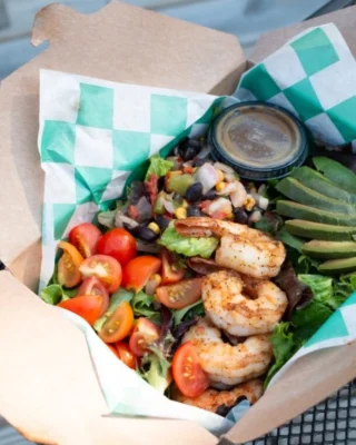 Box lunches just got a major upgrade! 🚀
From signature salads like our Spicy Shrimp + Avocado Salad to sandwich and wrap options for both meat lovers and vegetarians alike, to enhancements like our petite Wave of Passion Chocolate Cakes, our box lunches are definitely something your team will love and appreciate!! 🤩